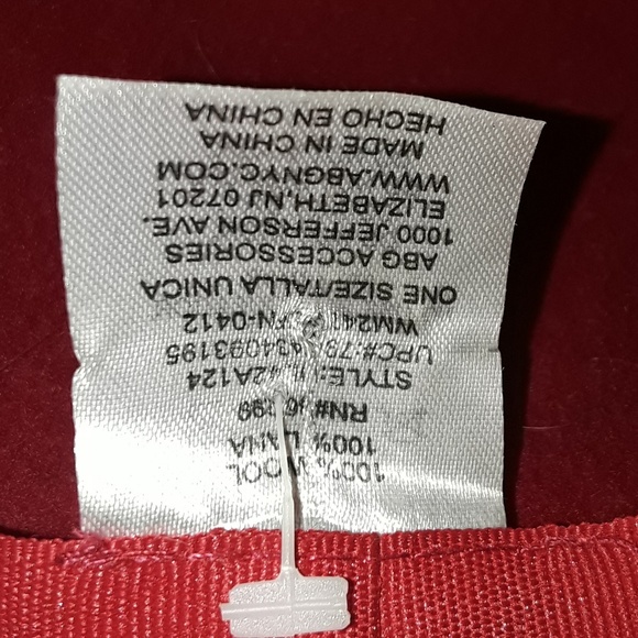 Red wool hat - Picture 3 of 3